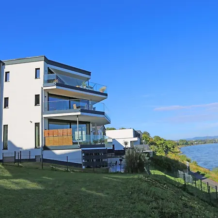 Exklusive Mit Balkon Und Direktem Rheinblick Mit 2 Schlafzimmern Fuer Bis Zu 5 Gaeste Apartment