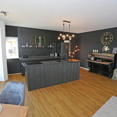 Exklusive Mit Balkon Und Direktem Rheinblick Mit 2 Schlafzimmern Fuer Bis Zu 5 Gaeste Apartment *