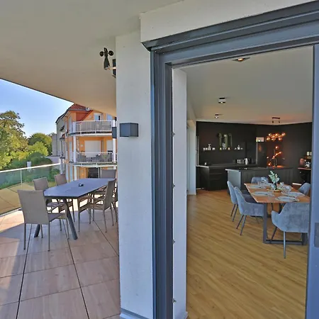 Apartment Exklusive Mit Balkon Und Direktem Rheinblick Mit 2 Schlafzimmern Fuer Bis Zu 5 Gaeste Urmitz