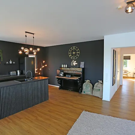 Appartement Exklusive Mit Balkon Und Direktem Rheinblick Mit 2 Schlafzimmern Fuer Bis Zu 5 Gaeste *