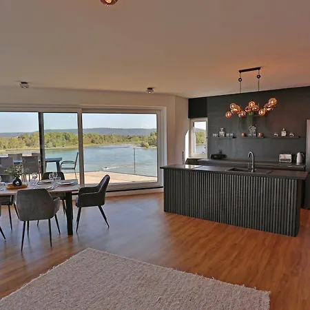 Apartment Exklusive Mit Balkon Und Direktem Rheinblick Mit 2 Schlafzimmern Fuer Bis Zu 5 Gaeste *