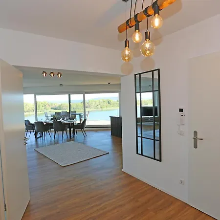 Appartement Exklusive Mit Balkon Und Direktem Rheinblick Mit 2 Schlafzimmern Fuer Bis Zu 5 Gaeste *