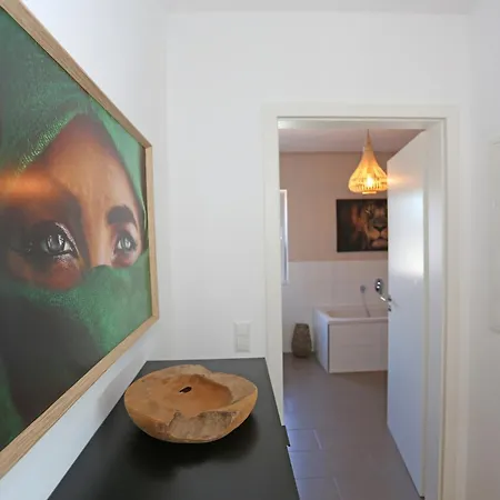 Apartment Exklusive Mit Balkon Und Direktem Rheinblick Mit 2 Schlafzimmern Fuer Bis Zu 5 Gaeste Urmitz