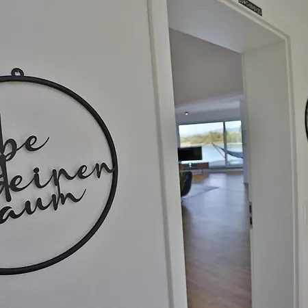 Exklusive Mit Balkon Und Direktem Rheinblick Mit 2 Schlafzimmern Fuer Bis Zu 5 Gaeste