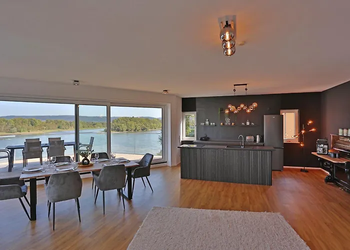Apartamento Exklusive Mit Balkon Und Direktem Rheinblick Mit 2 Schlafzimmern Für Bis Zu 5 Gäste Urmitz