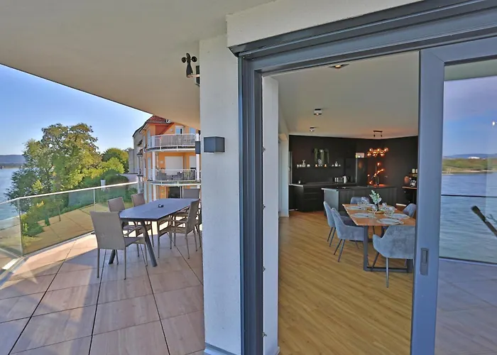 Apartmán Exklusive Mit Balkon Und Direktem Rheinblick Mit 2 Schlafzimmern Fuer Bis Zu 5 Gaeste Urmitz