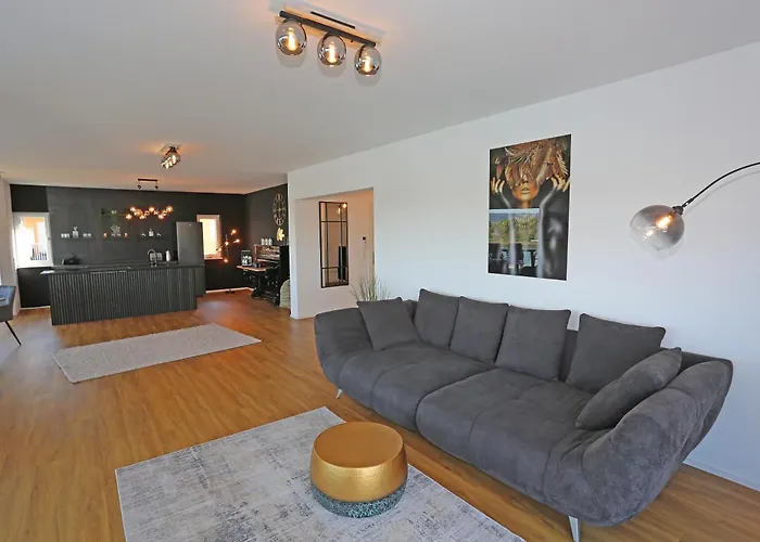 Exklusive Mit Balkon Und Direktem Rheinblick Mit 2 Schlafzimmern Für Bis Zu 5 Gäste Apartamento Urmitz