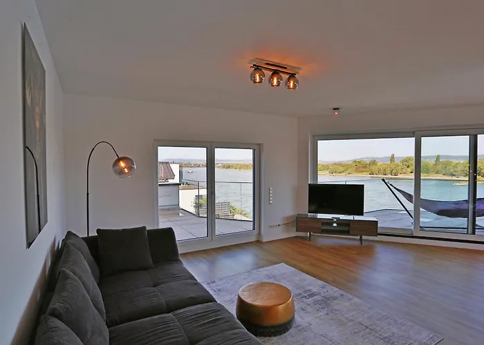 Exklusive Mit Balkon Und Direktem Rheinblick Mit 2 Schlafzimmern Fuer Bis Zu 5 Gaeste Urmitz