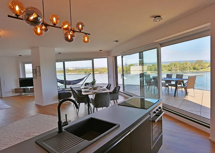 Apartmán Exklusive Mit Balkon Und Direktem Rheinblick Mit 2 Schlafzimmern Fuer Bis Zu 5 Gaeste Urmitz