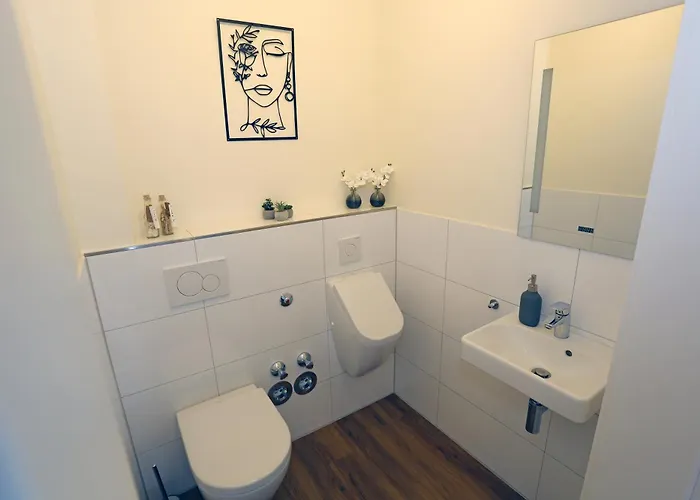 Exklusive Mit Balkon Und Direktem Rheinblick Mit 2 Schlafzimmern Fuer Bis Zu 5 Gaeste Urmitz